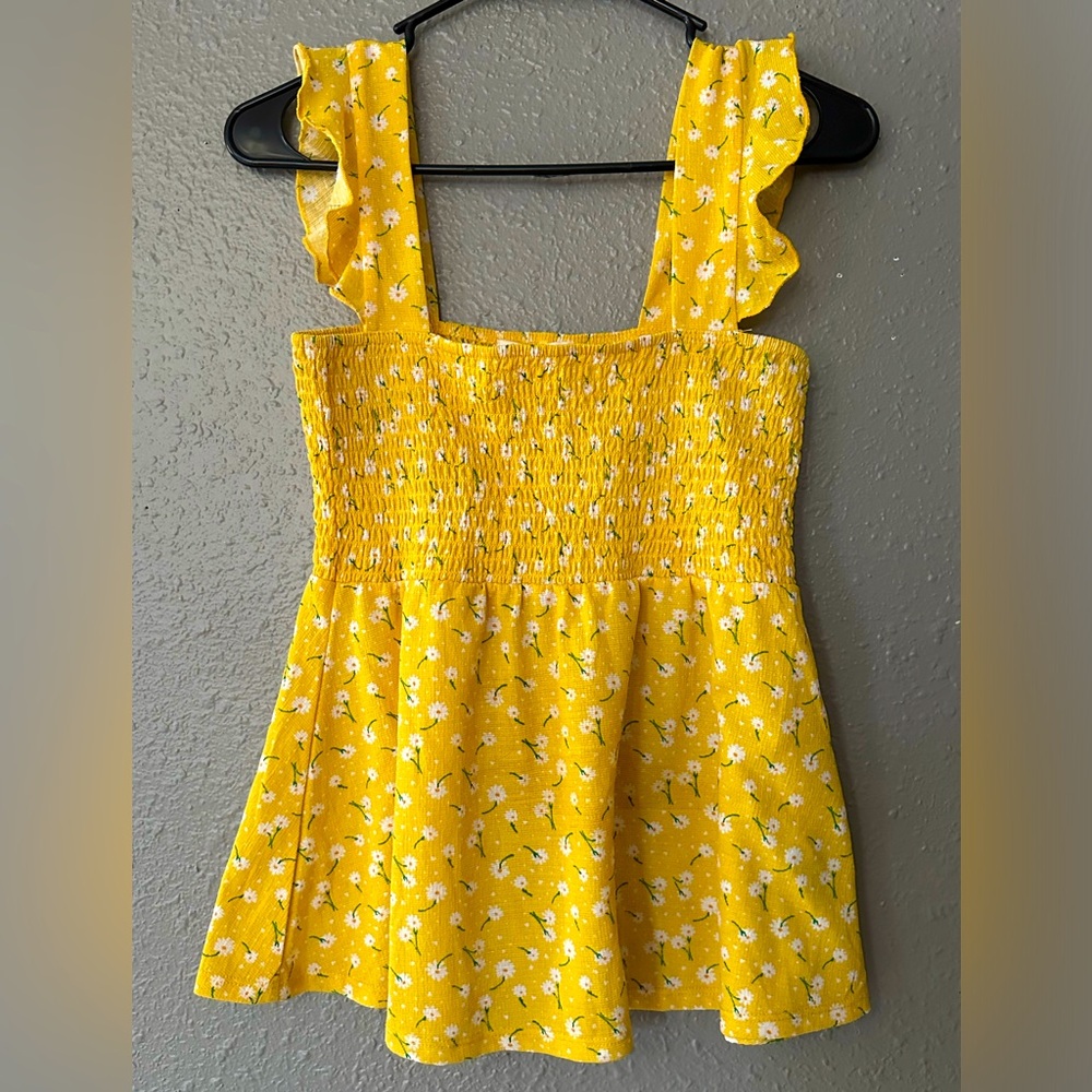 Love + Joy Yellow Ruffled Sleeve Daisy Summer Top Size S" NWOT Juniors Tank Top